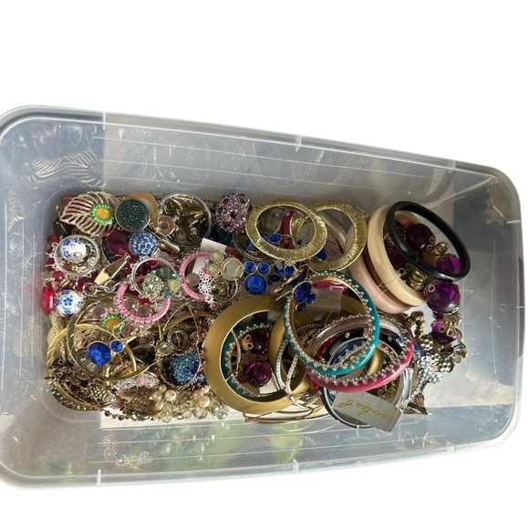 Mystery Jewelry Lot Unsorted Vintage To Modern Costume - Picture 1 of 2